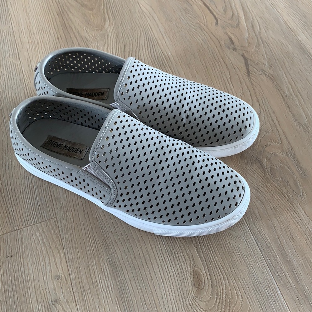Steve Madden slip on flats